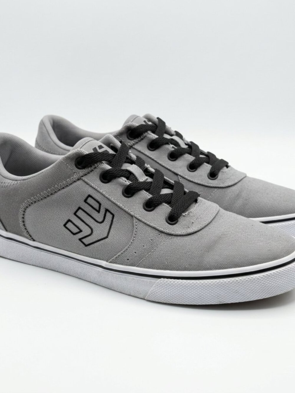 Etnies Men's Size 11 Nollie Dark Gray Black Lace Up Skateboard Skater Sneaker